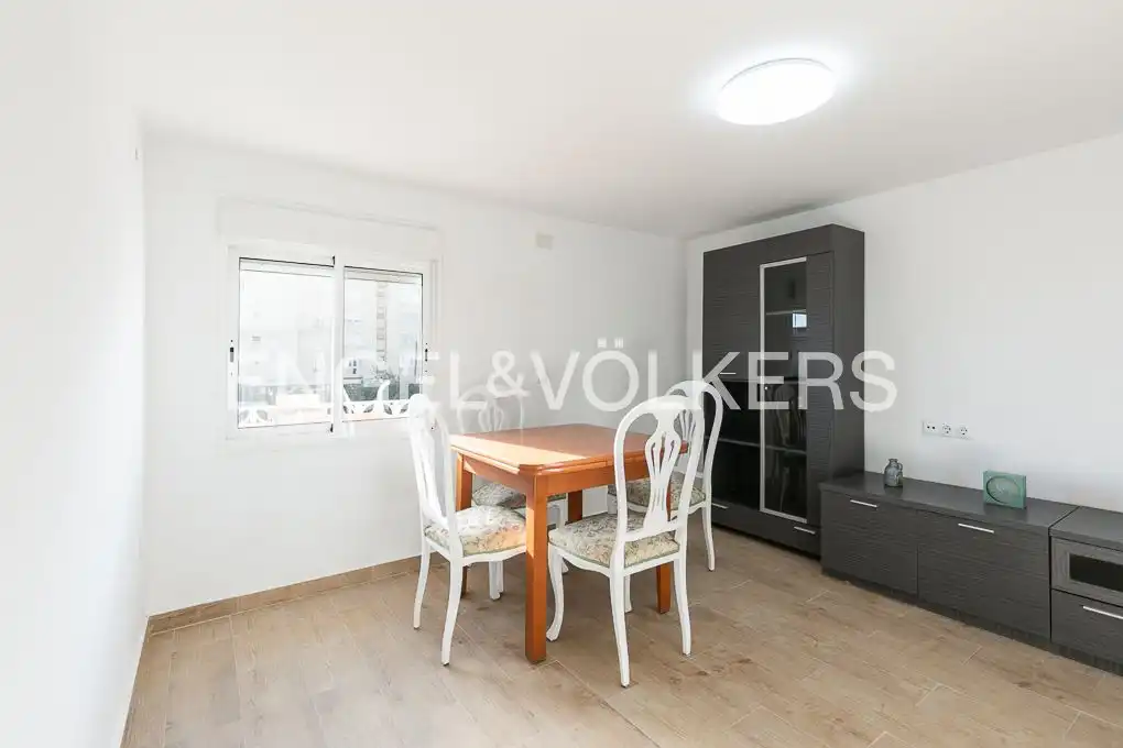 Exterior view of Houses for sale in Valencia  with Heating, Terrace and Furnished