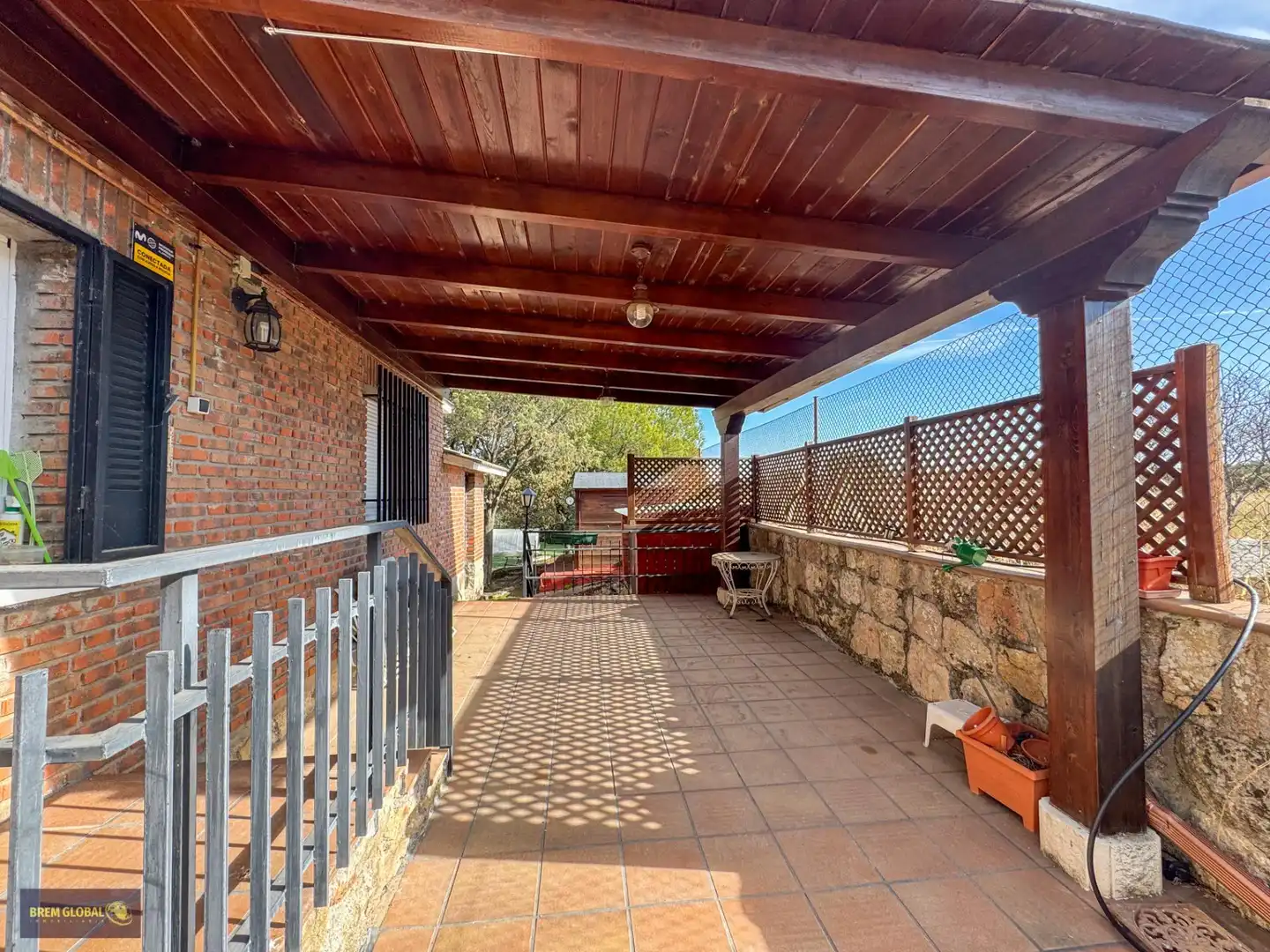 Terrassa de Casa o xalet en venda en La Cabrera amb Jardí privat, Terrassa i Traster