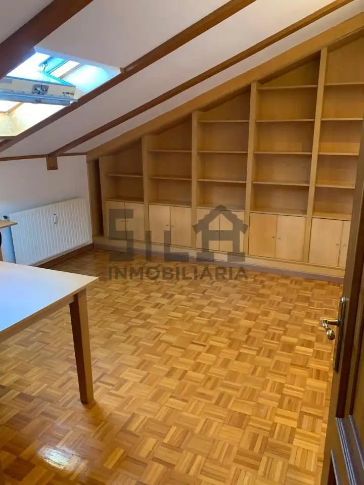 Dúplex de lloguer en Ourense Capital  amb Calefacció, Parquet i Balcó
