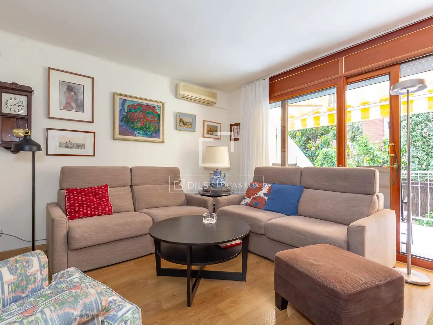 Sala de estar de Casa o chalet en venta en Sant Just Desvern con Aire acondicionado, Calefacción y Jardín privado