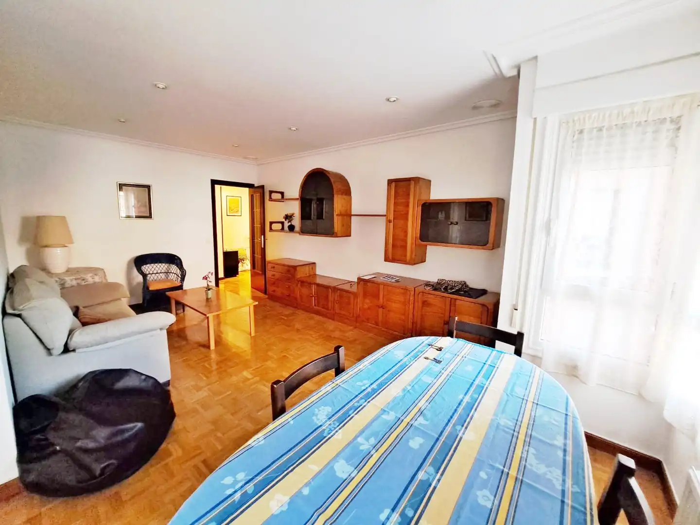 Sala d'estar de Pis en venda en Vitoria - Gasteiz amb Calefacció, Parquet i Terrassa