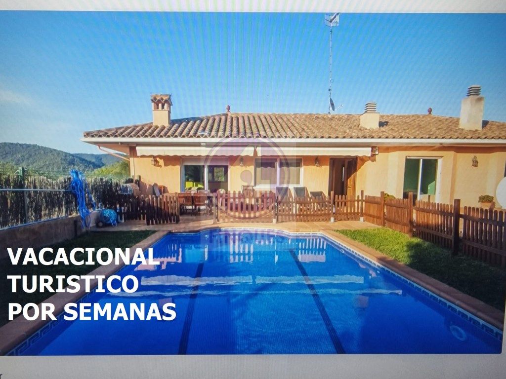 Vista exterior de Casa o xalet de lloguer en Calonge amb Piscina i Moblat