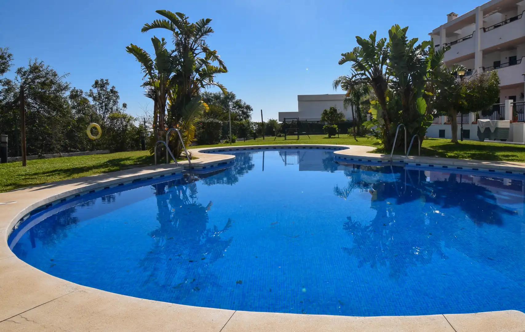 Piscina de Apartament en venda en Benalmádena amb Aire condicionat, Terrassa i Moblat