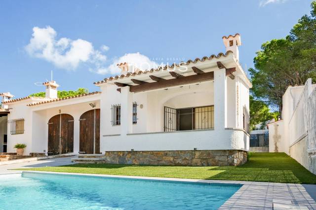 Casa adosada en Alquiler en N/A en Nucli Antic