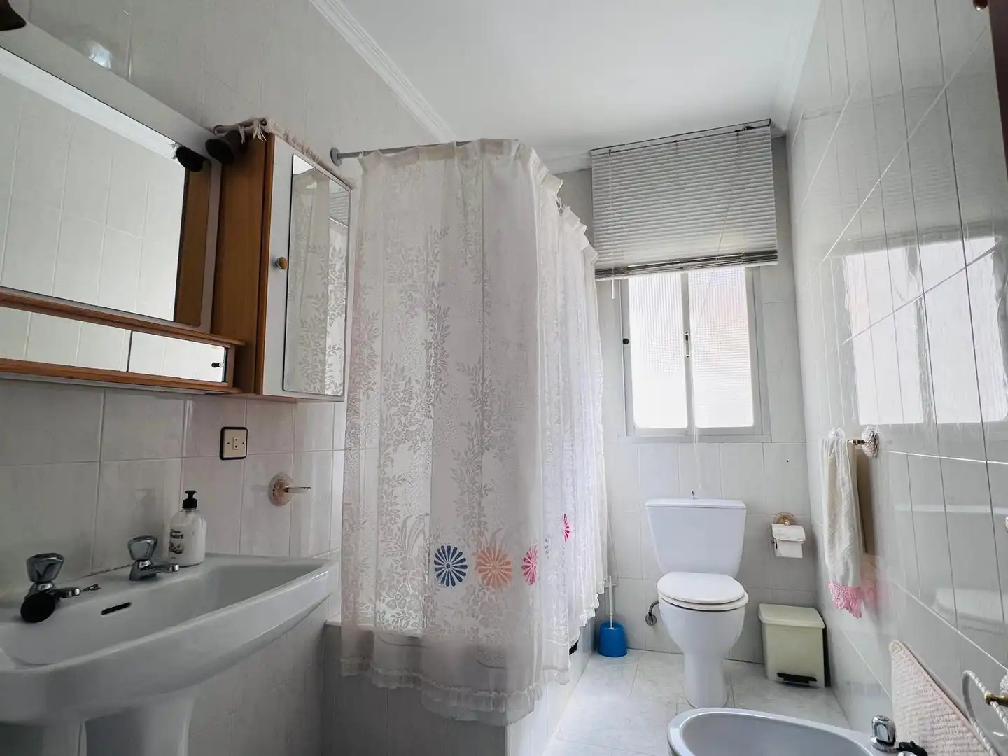 Badezimmer von Einfamilien-Reihenhaus zum Verkauf in Los Barrios