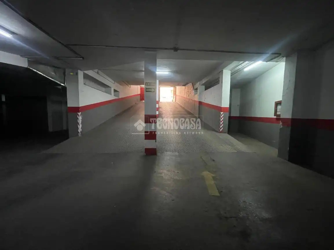 Aparcament amb ascensor en venda a C. Pintor Zuloaga, imagen 5