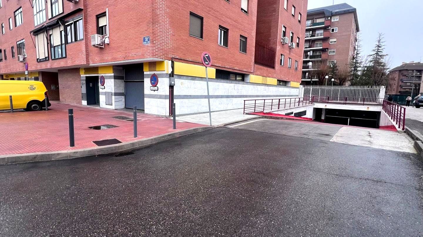 Garaje de alquiler en José Caballero, Pryconsa - Juan de Austria