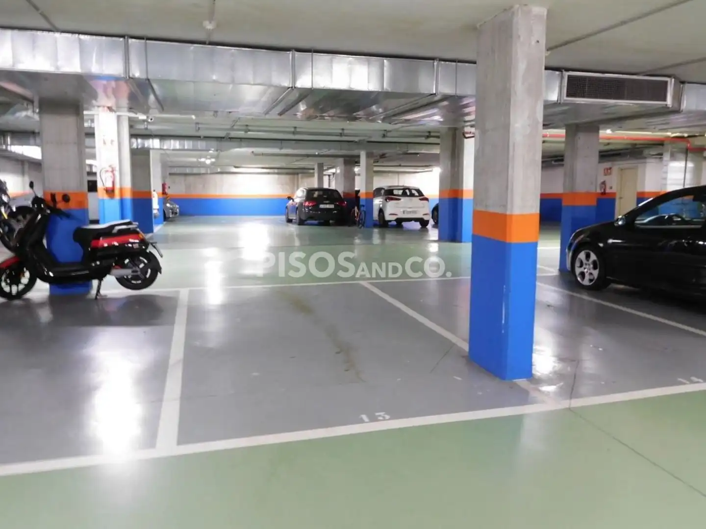 Parking de Piso en venta en A Coruña Capital  con Calefacción, Trastero y Amueblado