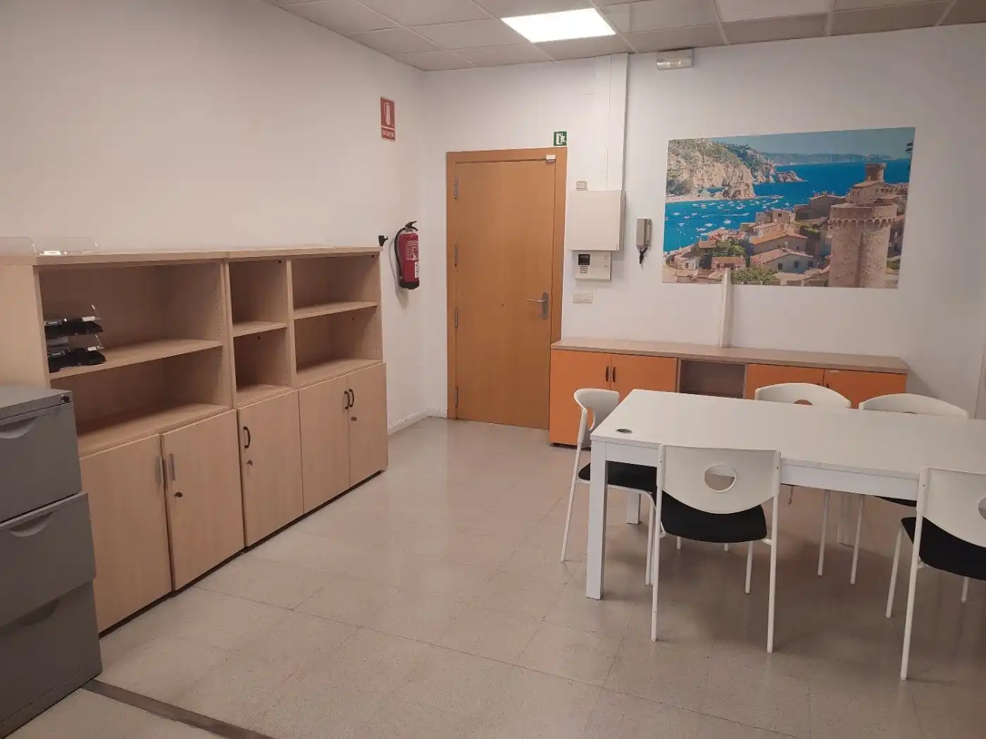 Büro zum Verkauf in Pineda de Mar mit Klimaanlage, Heizung und Abstellraum