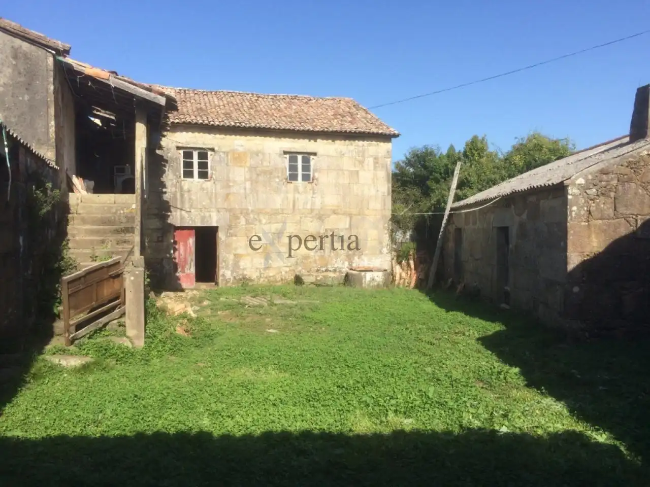Casa rústica amb jardí en venda a Boiro