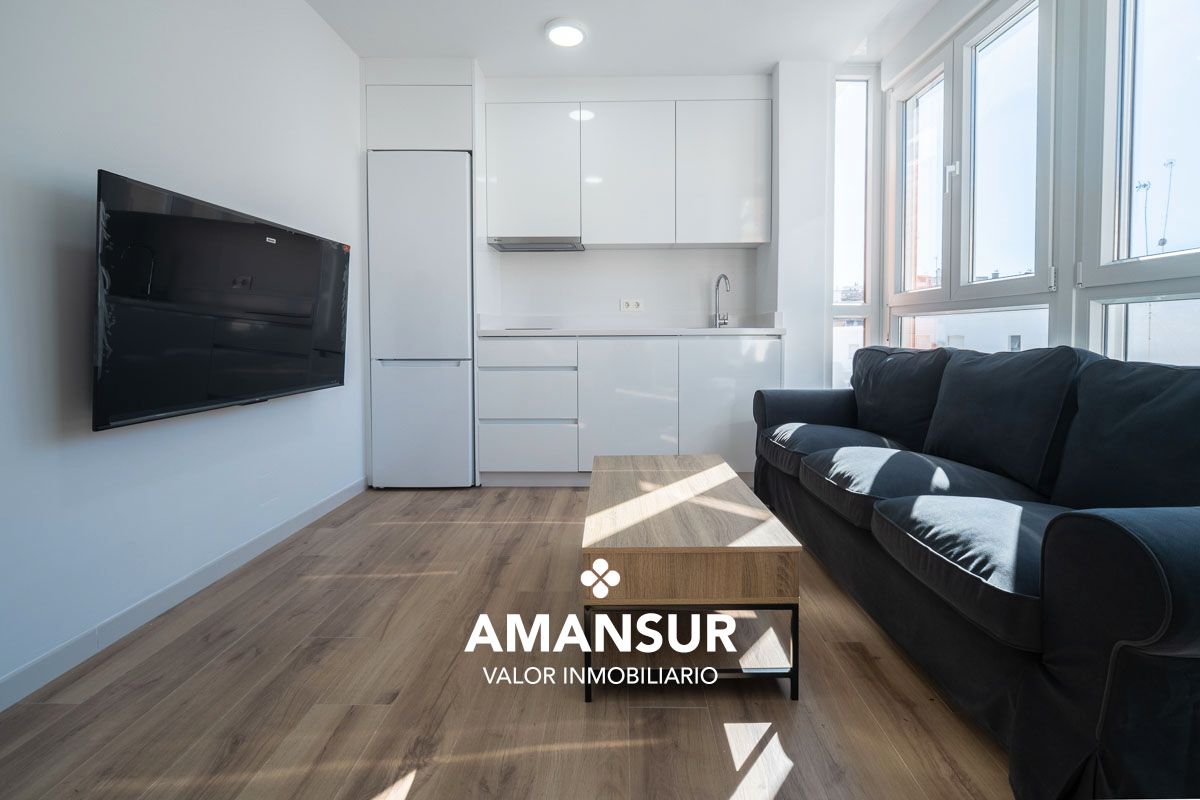Sala d'estar de Dúplex en venda en  Huelva Capital amb Aire condicionat, Terrassa i Moblat