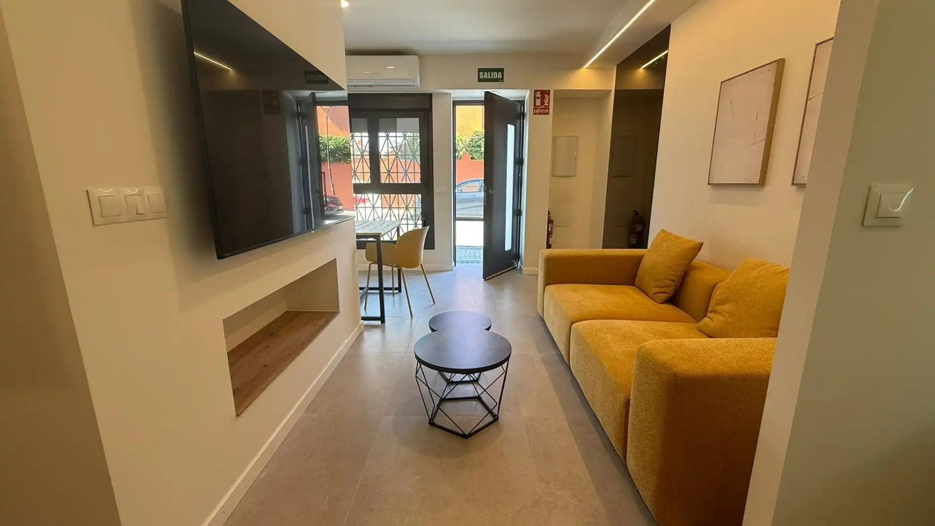 Sala de estar de Planta baja en venta en Bormujos con Aire acondicionado y Amueblado