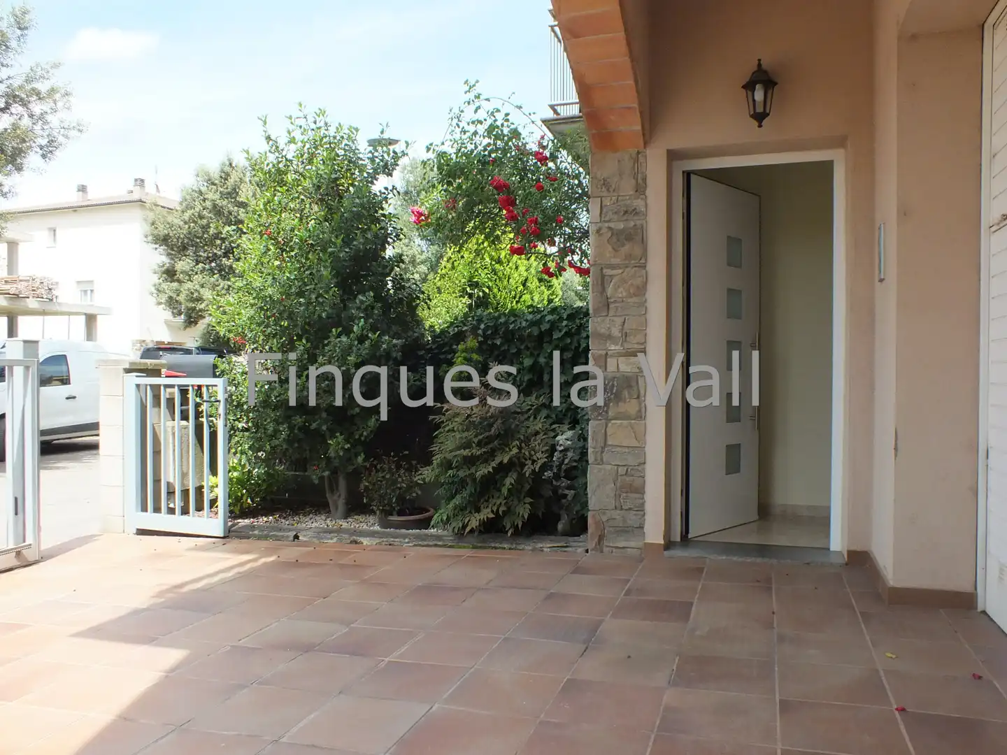Haus oder Chalet zum Verkauf in Tona mit Heizung, Privatgarten und Ofen