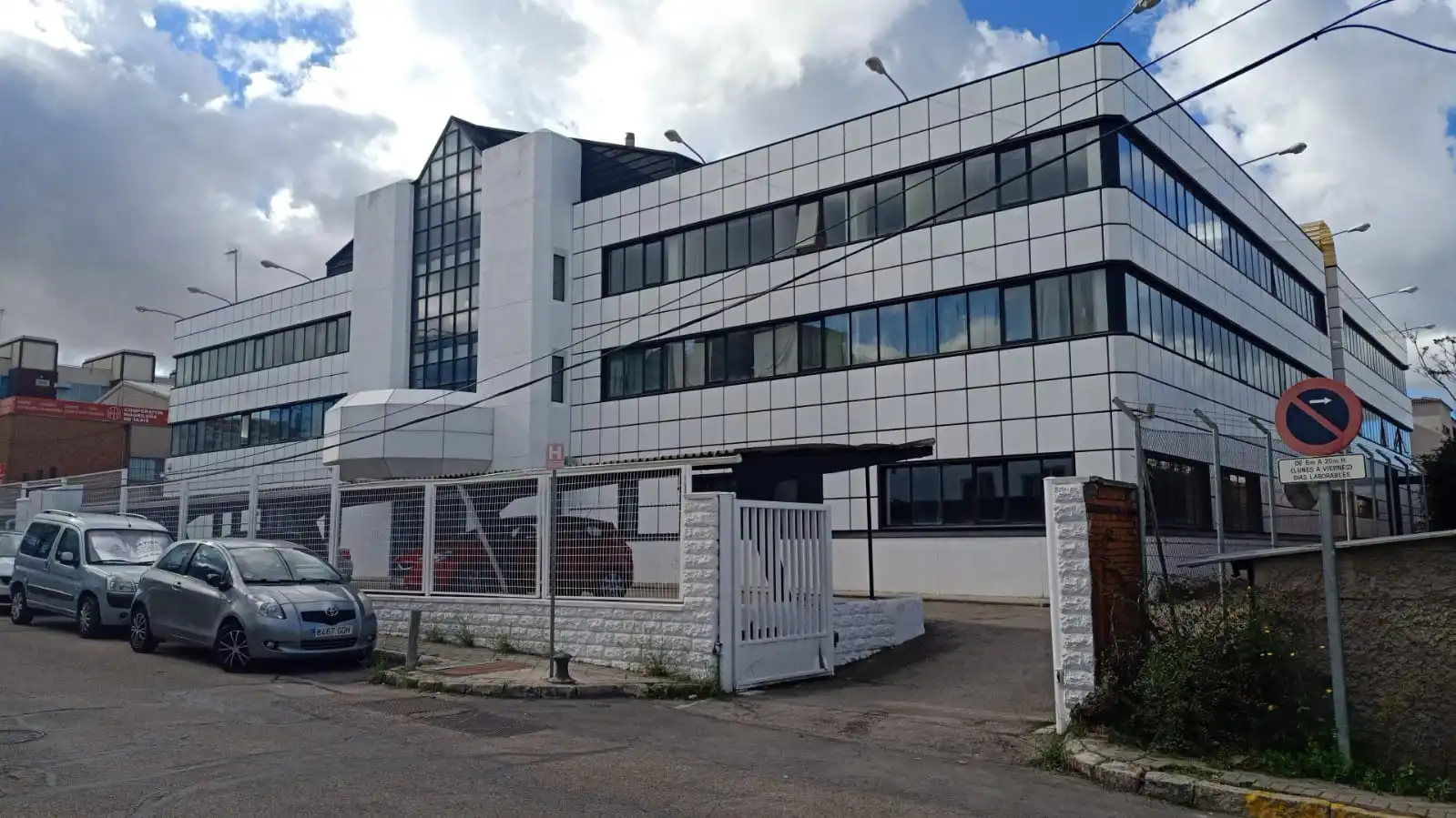 Außenansicht von Gebäude zum Verkauf in Alcobendas