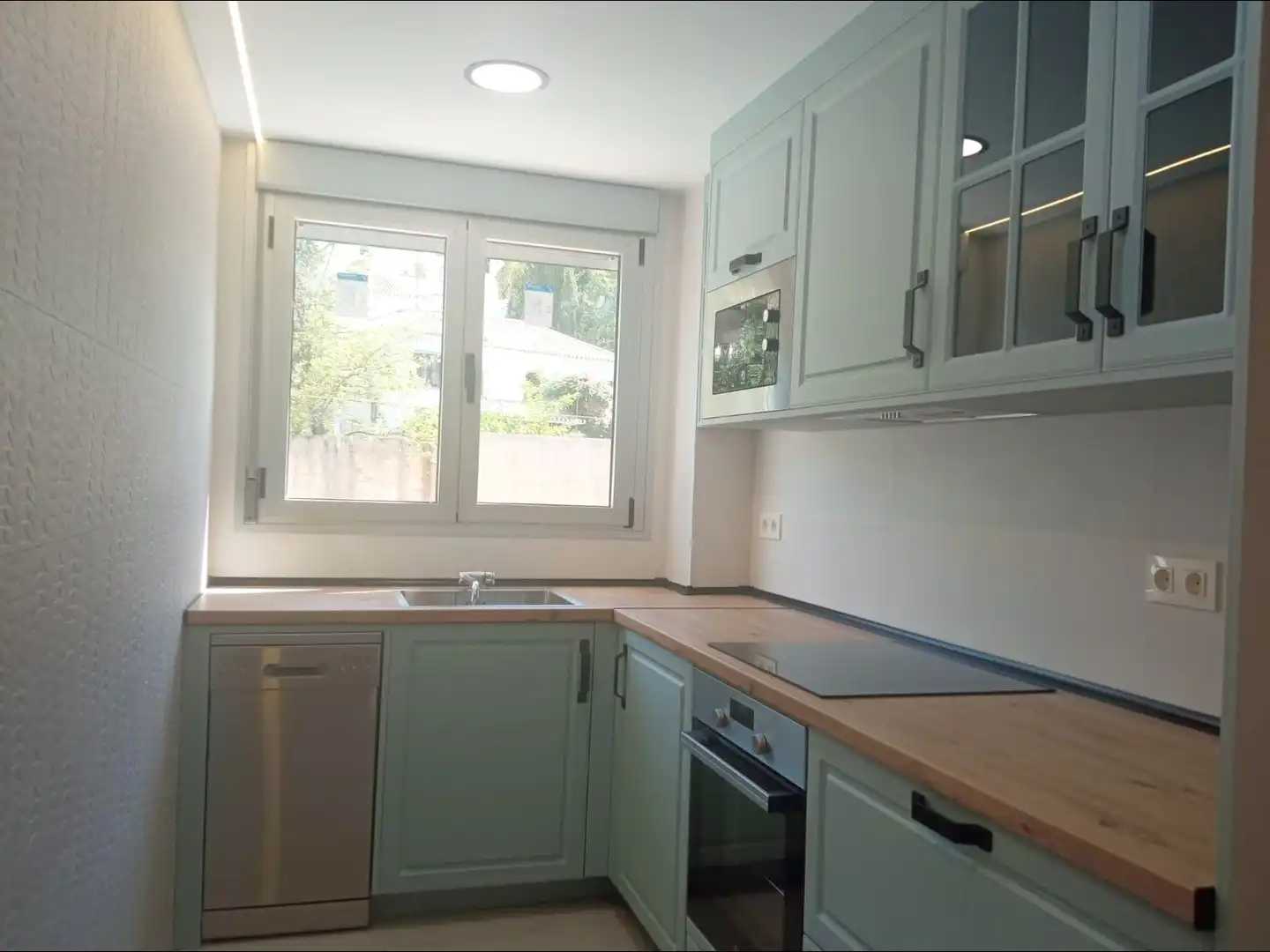 Cuina de Apartament de lloguer en Granada amb Aire condicionat, Piscina i Piscina comunitària
