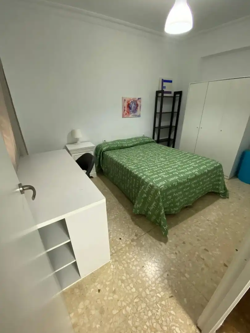 Habitación de Piso de alquiler en Sevilla con Aire acondicionado, Calefacción y Amueblado