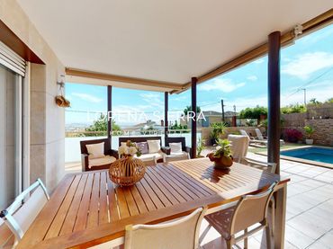 Casa con balcón en venta en Marianao