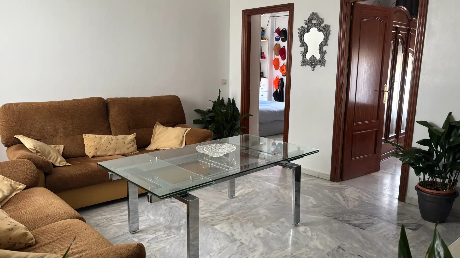 Sala de estar de Casa adosada en venta en Cañete la Real con Aire acondicionado, Calefacción y Amueblado