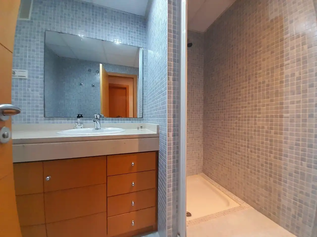 Baño de Piso de alquiler en Málaga con Calefacción, Parquet y Lavadora