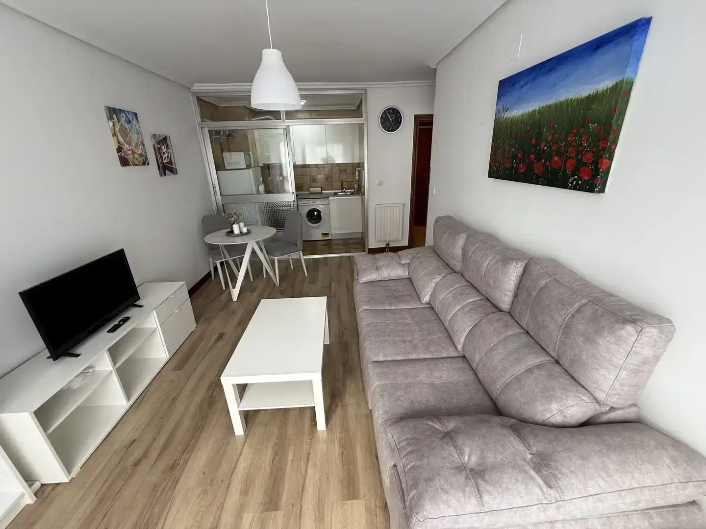 Sala d'estar de Pis de lloguer en Palencia amb Parquet i Moblat