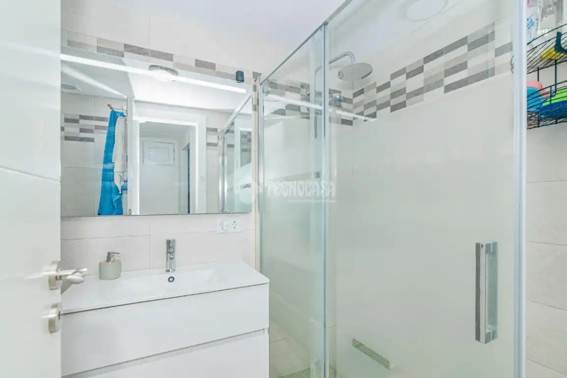 Bathroom of Flat for sale in Lucena  with Air Conditioner