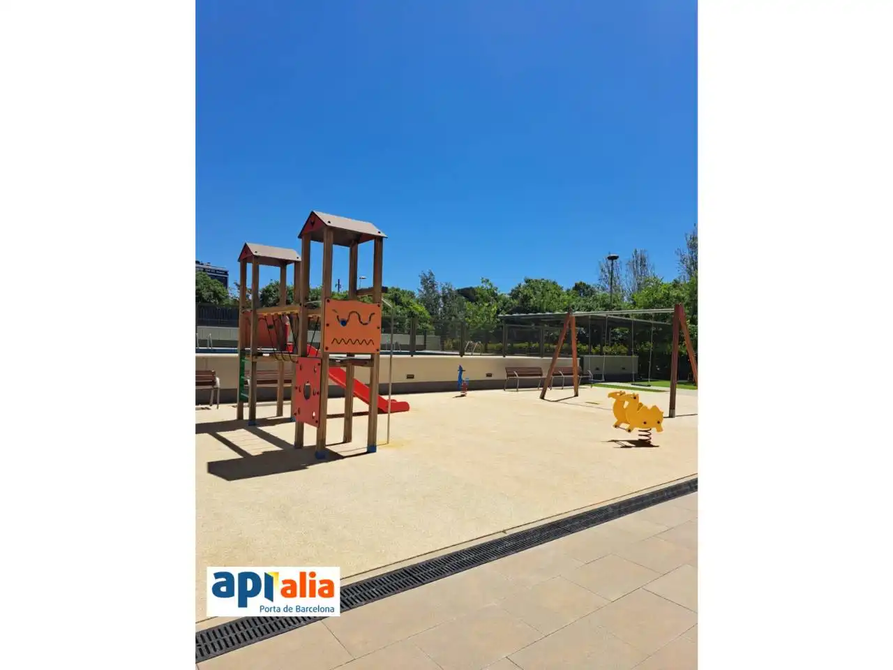 Außenansicht von Wohnung zum Verkauf in Sant Feliu de Llobregat mit Balkon und Gemeinschaftspool