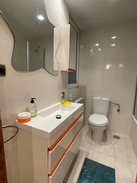 Baño de Piso de alquiler en Santa Cruz de Bezana con Calefacción, Amueblado y Horno