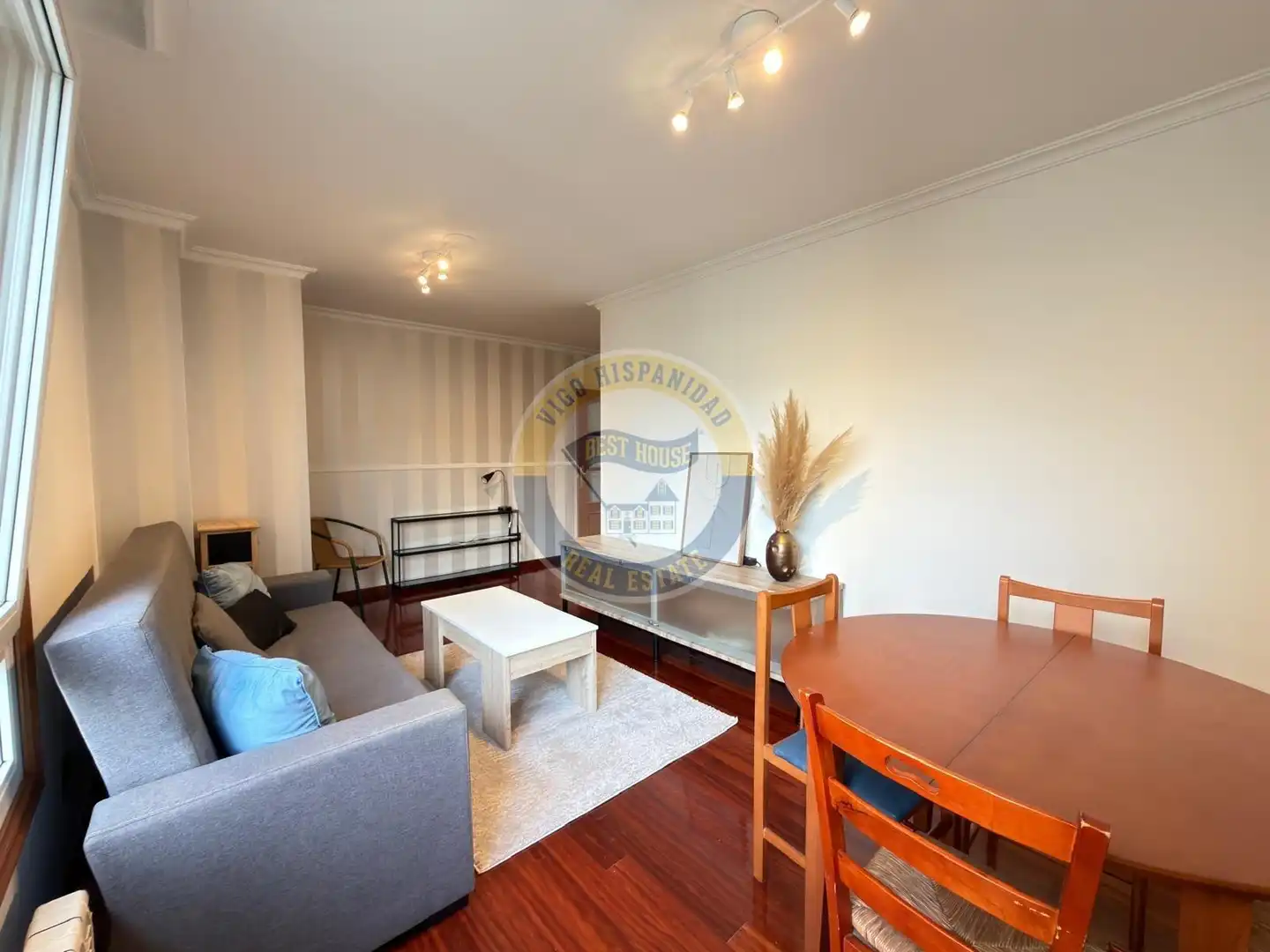 Apartments for rent in Calle ROSALIA DE CASTRO, Centro - Areal