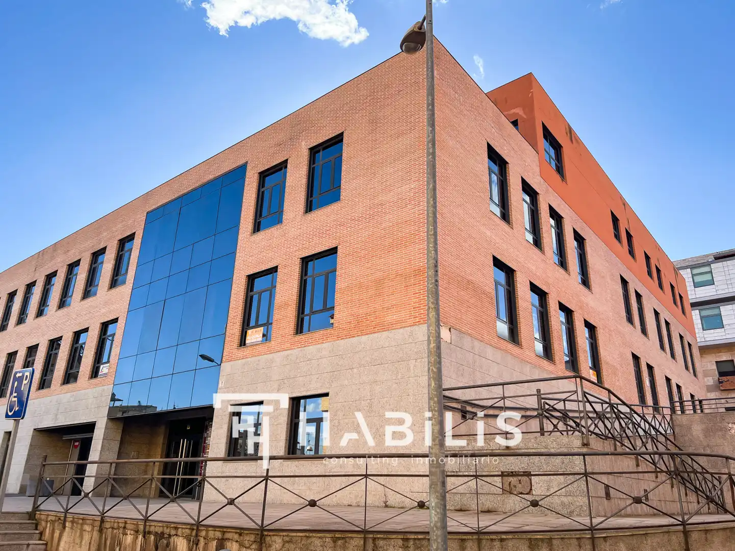 Vista exterior de Oficina en venda en Toledo amb Calefacció