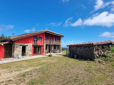 Casa amb jardí en venda a Colunga
