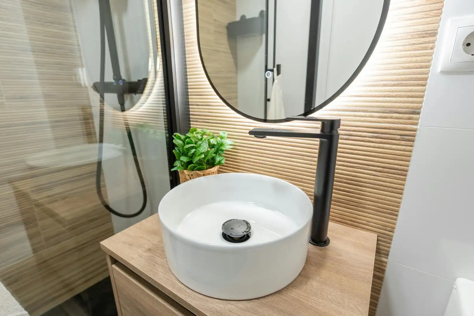 Baño de Piso de alquiler en Madrid con Aire acondicionado, Calefacción y Jardín privado
