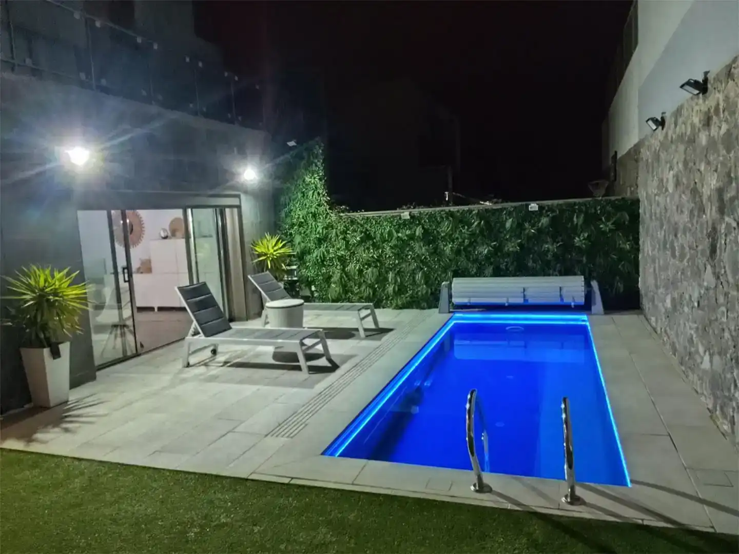 Piscina de Casa adosada en venda en Las Palmas de Gran Canaria amb Jardí privat, Piscina i Balcó