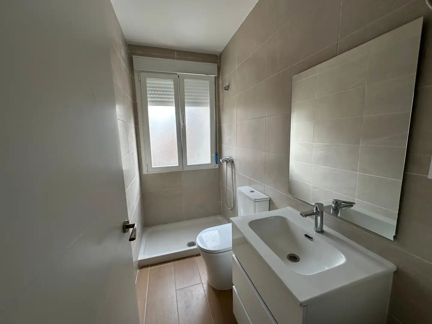 Bathroom of Flat for rent in Madrid  with Air Conditioner, Heating and Furnished