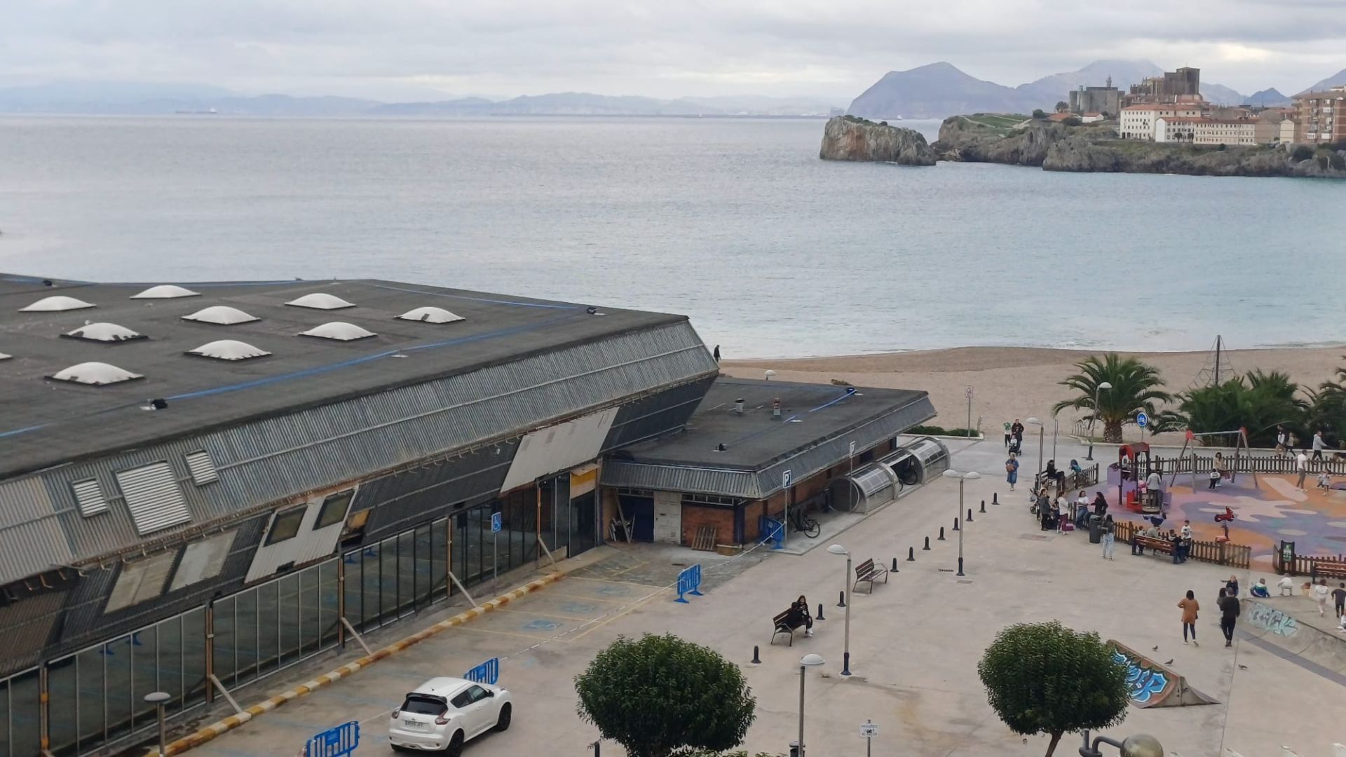 Aparcament de Pis en venda en Castro-Urdiales amb Calefacció i Moblat
