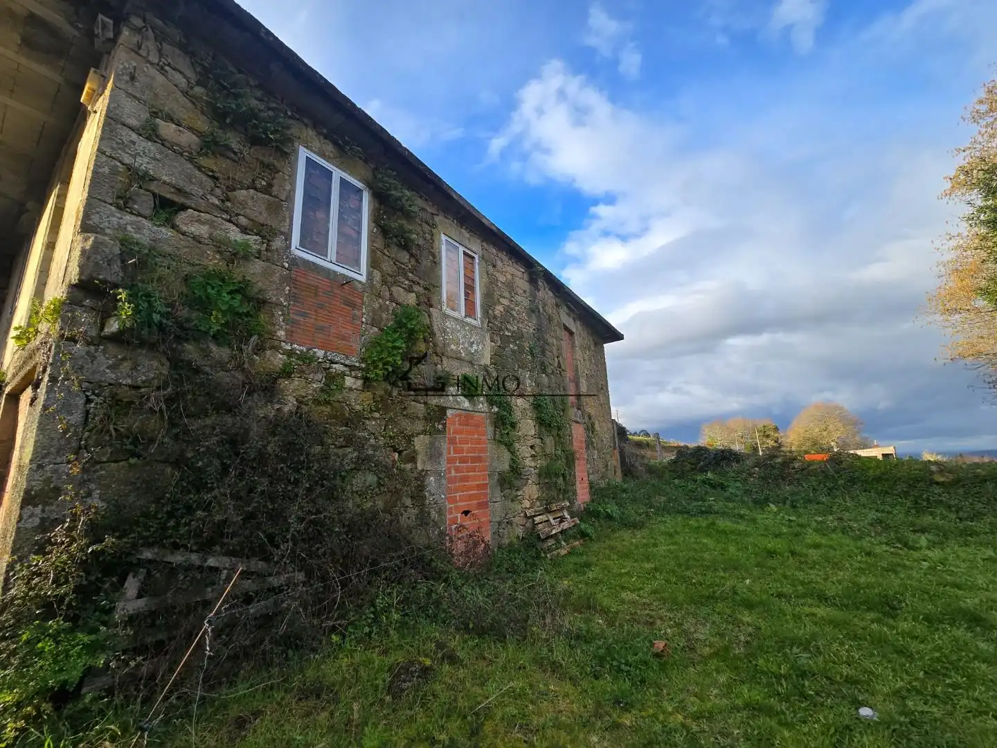 Außenansicht von Haus oder Chalet zum Verkauf in A Estrada  mit Privatgarten