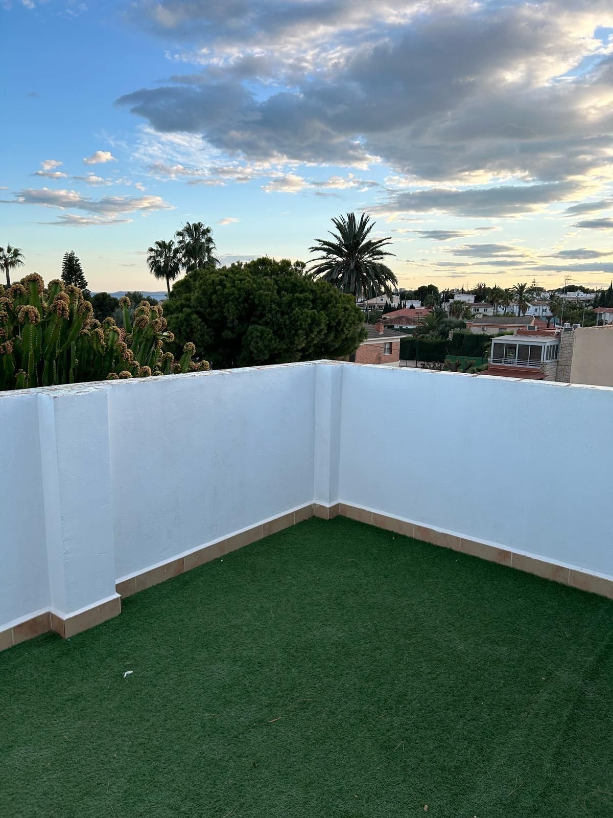 Terrassa de Pis de lloguer en El Campello amb Aire condicionat, Calefacció i Jardí privat