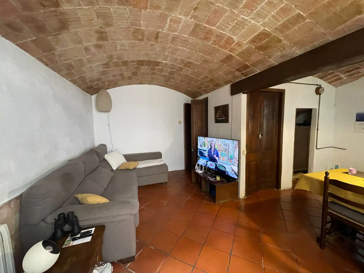 Sala d'estar de Casa adosada en venda en L'Escala amb Calefacció, Terrassa i Moblat