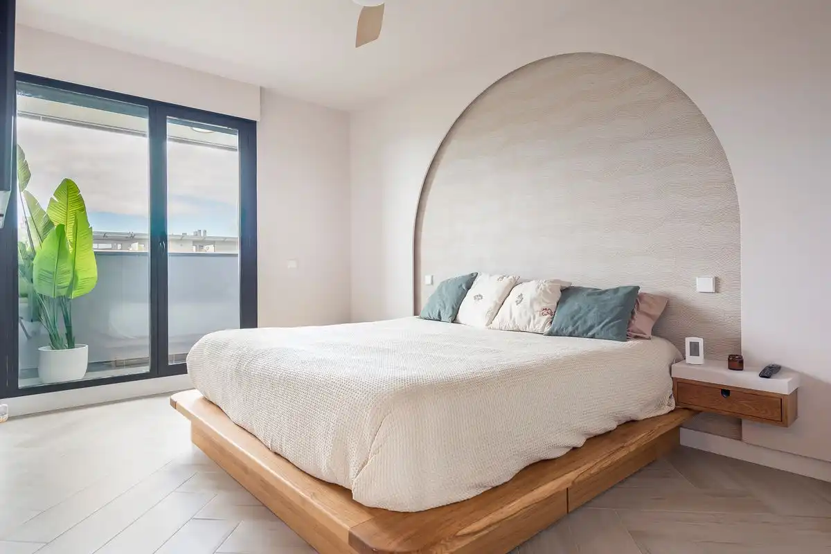 Schlafzimmer von Dachboden zum Verkauf in Majadahonda mit Klimaanlage, Heizung und Privatgarten