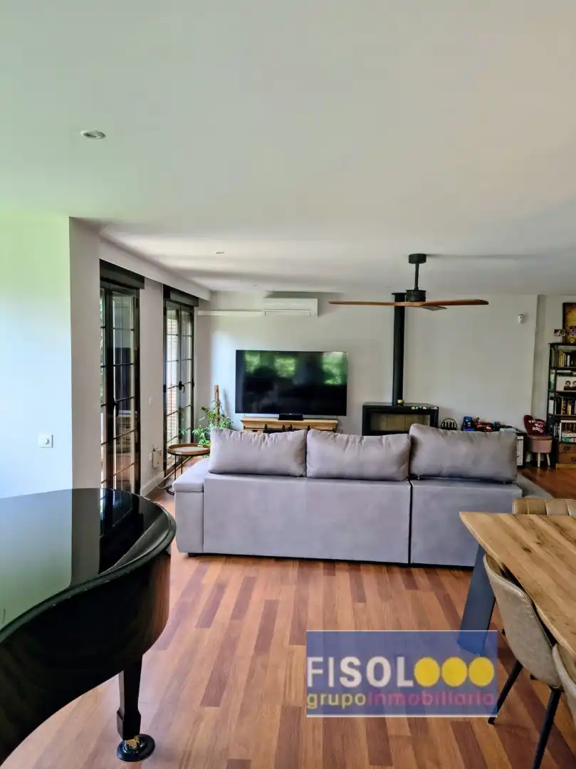 Sala d'estar de Casa o xalet en venda en Pozuelo de Alarcón amb Aire condicionat, Calefacció i Jardí privat