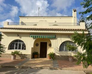 Vista exterior de Casa o xalet en venda en Chiclana de la Frontera amb Aire condicionat, Jardí privat i Terrassa