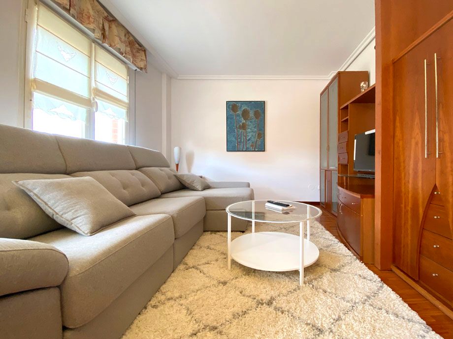 Sala de estar de Piso en venta en Vitoria - Gasteiz con Calefacción, Parquet y Trastero