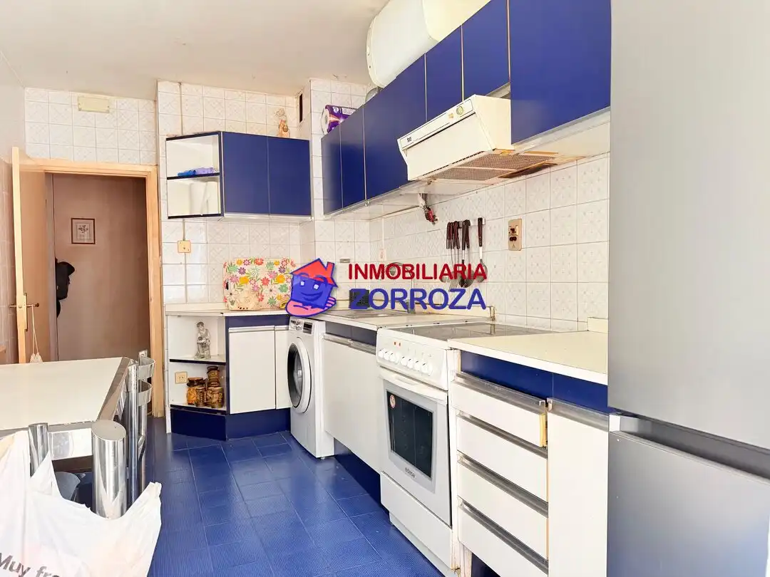 Cocina de Piso en venta en Bilbao  con Trastero y Balcón