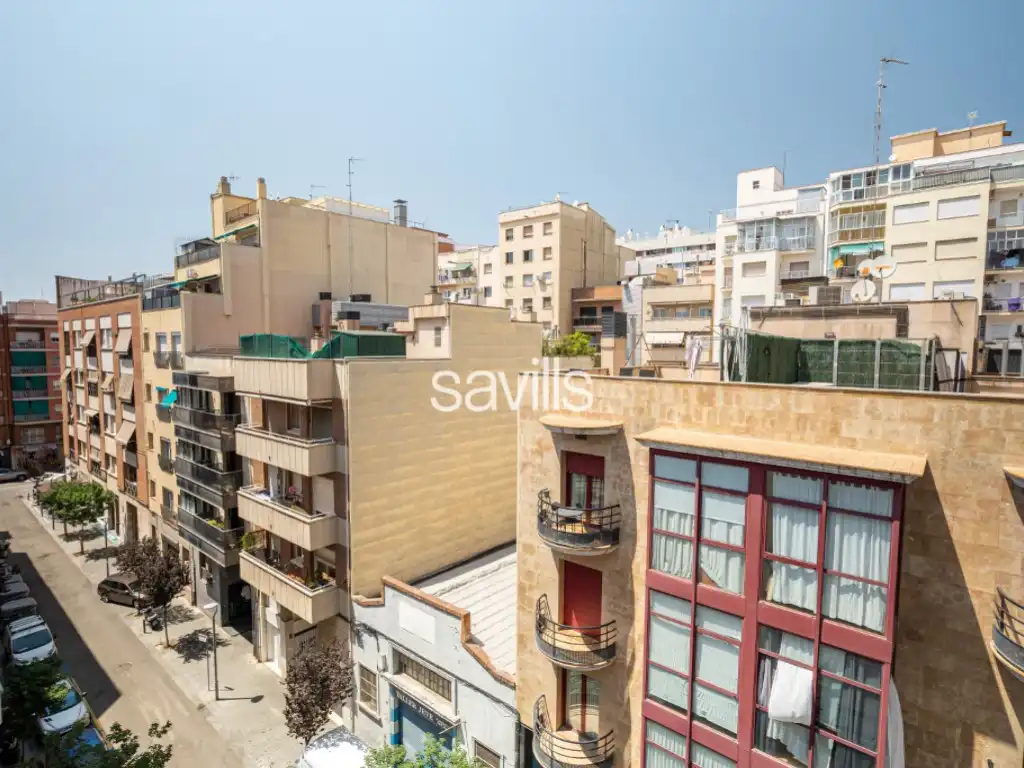 Vista exterior de Apartament en venda en L'Hospitalet de Llobregat amb Aire condicionat
