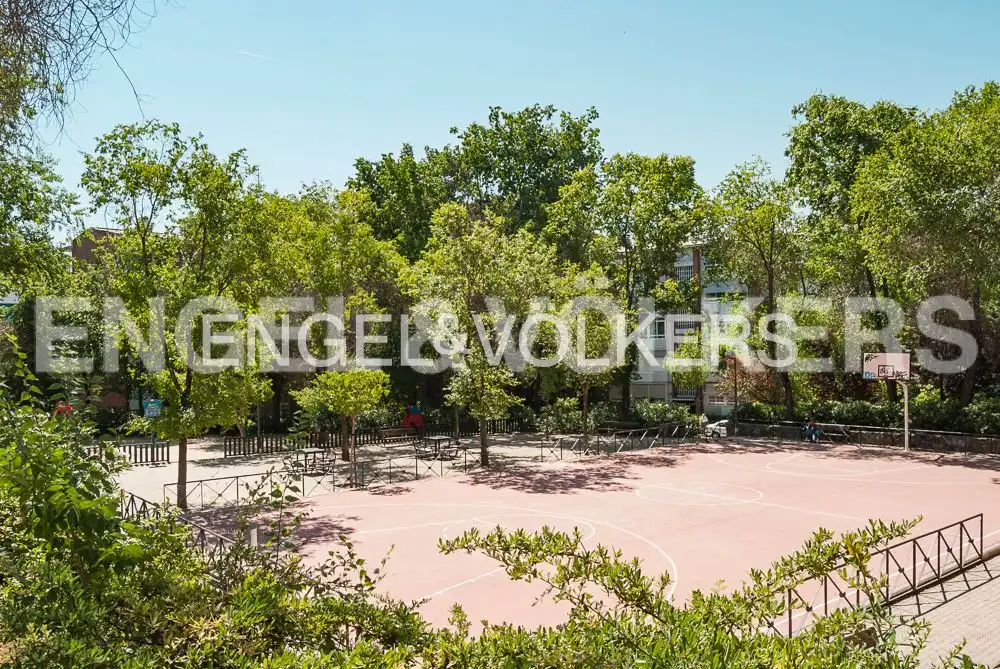 Vista exterior de Piso en venta en Madrid con Aire acondicionado y Calefacción