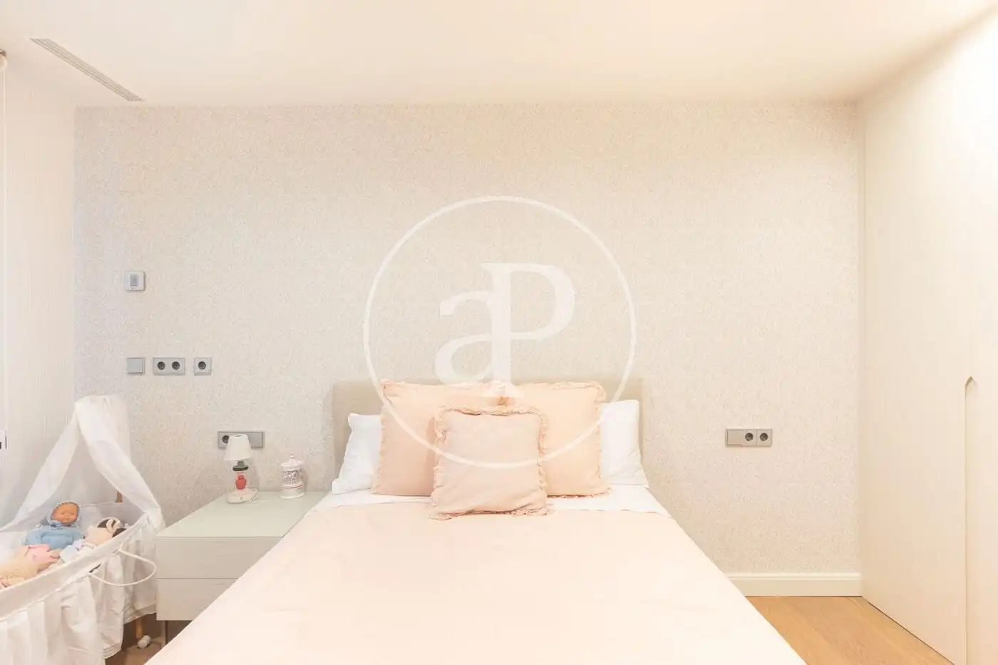 Bedroom of Flat for sale in Valencia  with Air Conditioner, Heating and Terrace