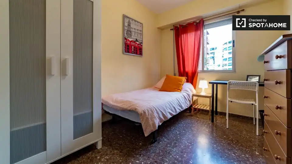 Bedroom of Flat for rent in Valencia  with Air Conditioner, Heating and Furnished
