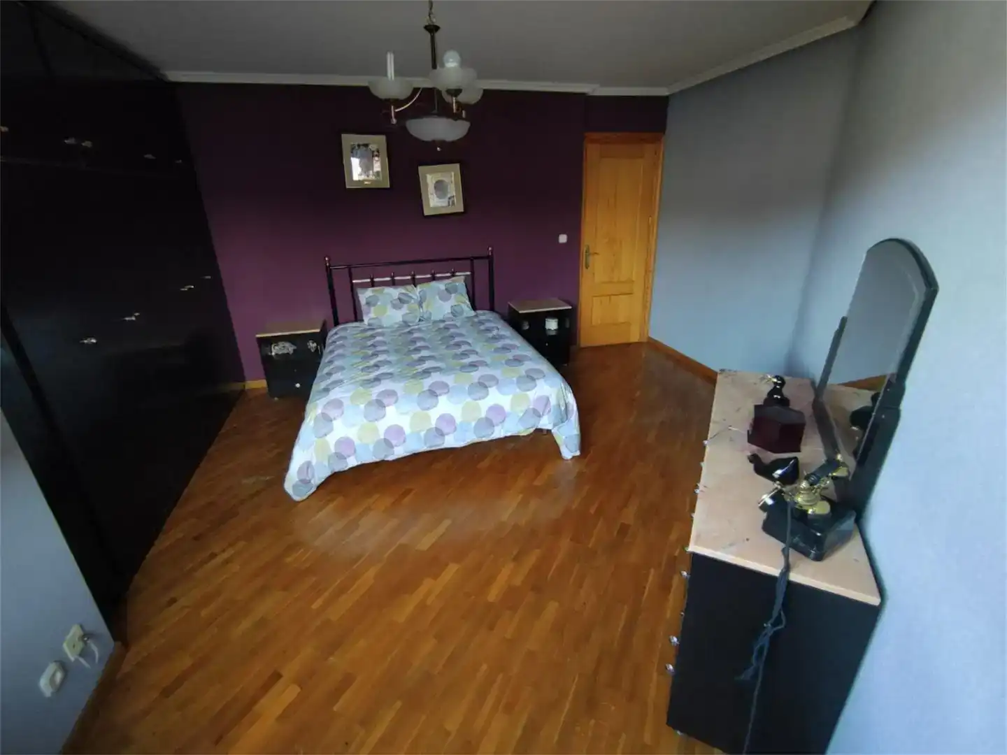 Dormitori de Casa adosada en venda en Saldaña amb Parquet, Moblat i Balcó