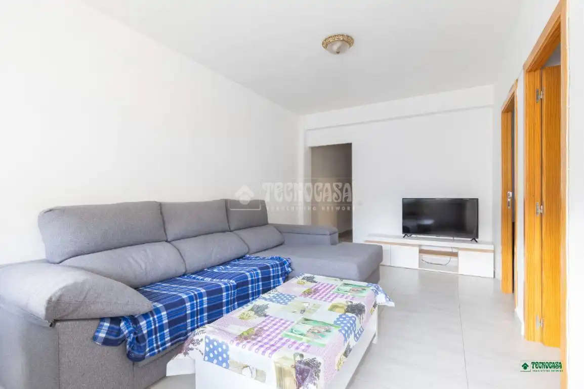 Wohnzimmer von Wohnung zum Verkauf in Almería mit Klimaanlage und Heizung
