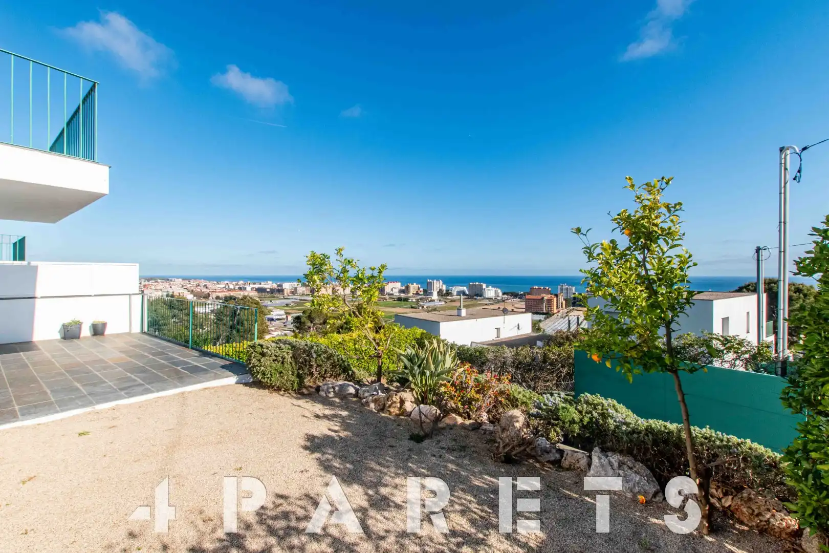 Außenansicht von Einfamilien-Reihenhaus zum Verkauf in Santa Susanna mit Heizung, Privatgarten und Terrasse