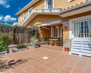 Jardí de Casa o xalet de lloguer en Navalagamella amb Calefacció, Terrassa i Traster